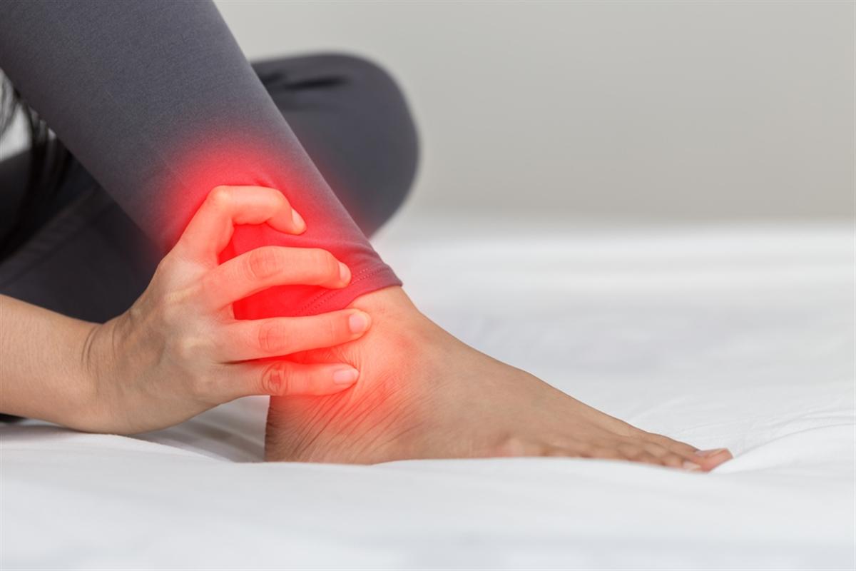 Chữa bệnh gút bằng quả dừa 6 Benh gut mat ca chan 1