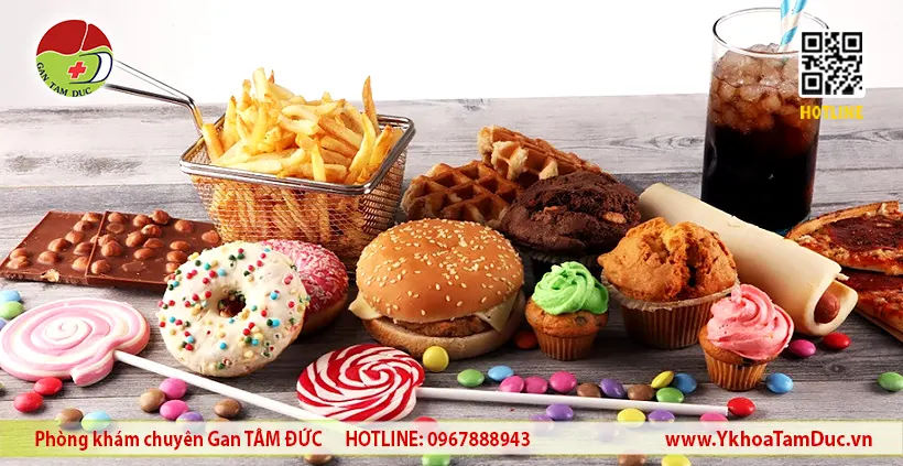 Đường Ngọt Có Thật Sự Là “Sát Thủ Thầm Lặng” Của Lá Gan? 1 Bánh kẹo, nước ngọt và thực phẩm chứa nhiều đường có thể gây hại cho gan